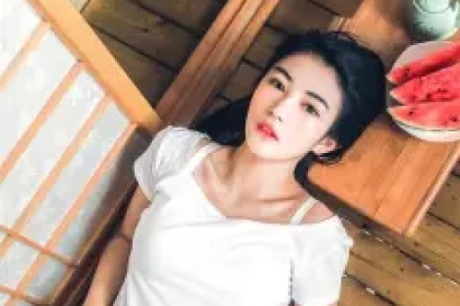 43岁香港艳星嫁山东农村不雅照往事引现状思考