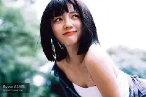 演员吴倩自曝被爸爸打掉牙齿不敢吐出来：我不敢吐出来直接吞下去了